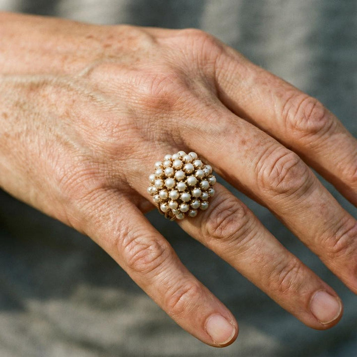 Δαχτυλίδι με επενδύσεις από πέρλες