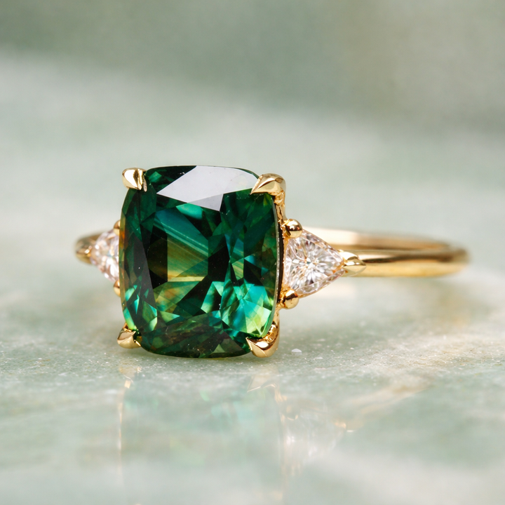 Κομψό Τετράγωνο Δαχτυλίδι με Σμαράγδι