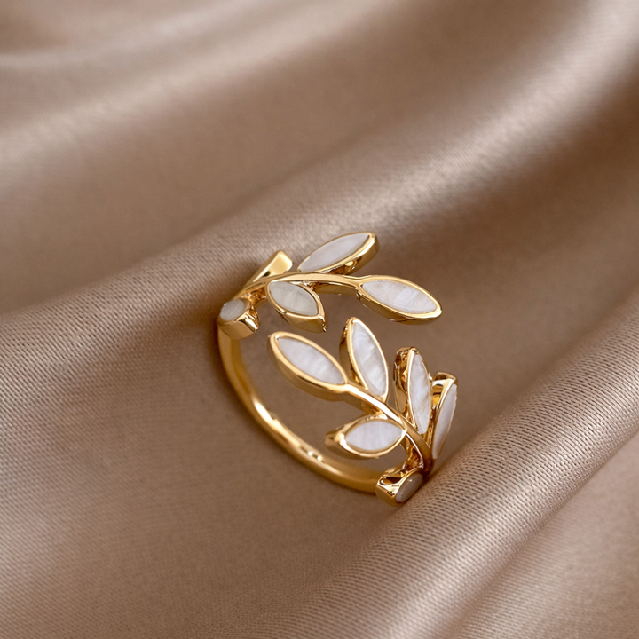 Ρυθμιζόμενο Δαχτυλίδι με Λευκή Οπάλη σε Χρυσό